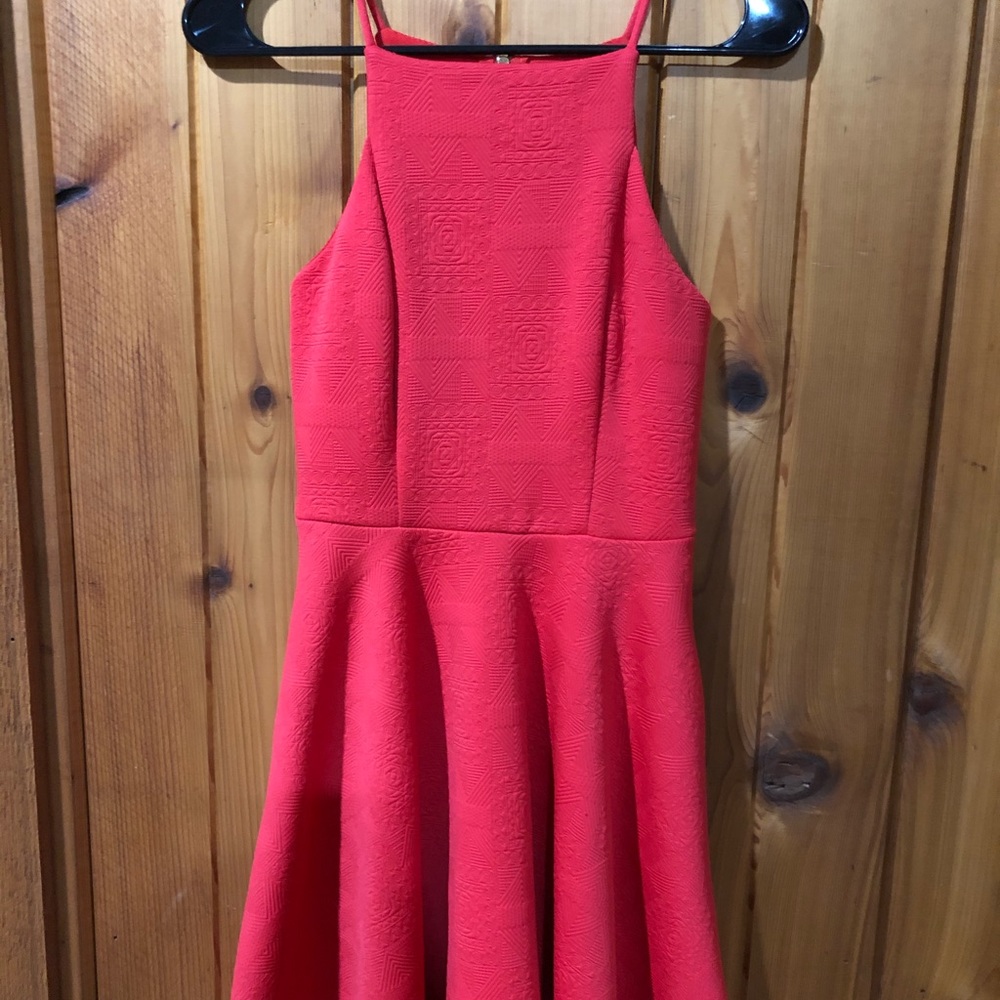 Red dress! - Picture 2 of 4